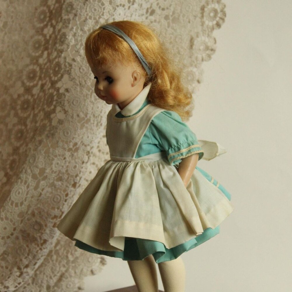Vintage 1960s 1970s Madame Alexander Doll, Alice In Wonderland, Model # 1552 - Picture 7 of 13